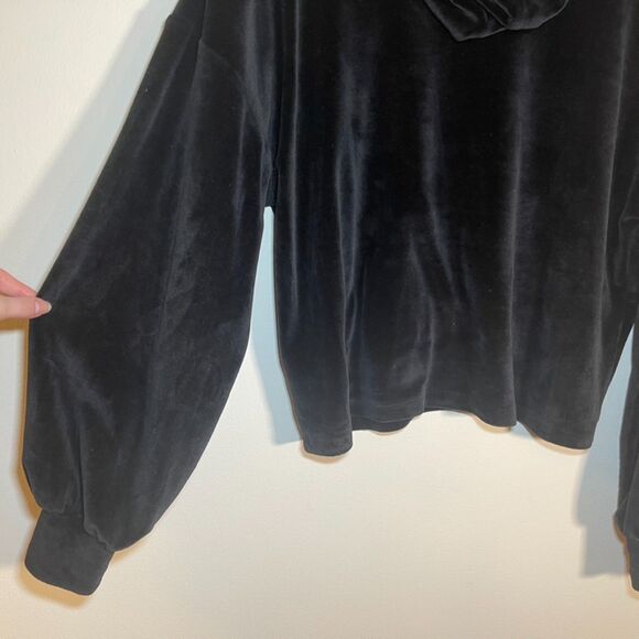 Wild Fable | Black Cropped Velvet Sweatshirt | Medium - Picture 3 of 6